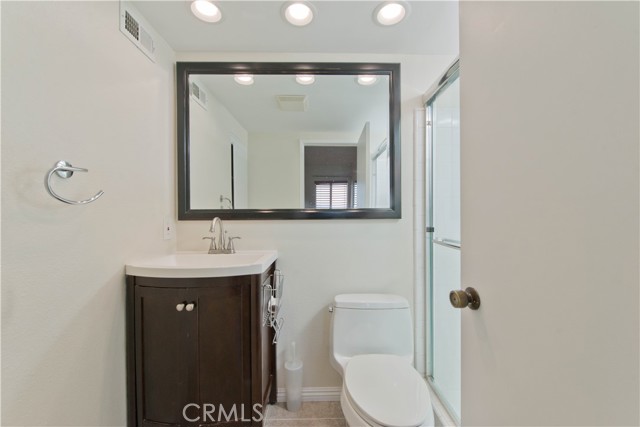 Detail Gallery Image 13 of 24 For 21040 Parthenia St #26,  Canoga Park,  CA 91304 - 2 Beds | 2/1 Baths