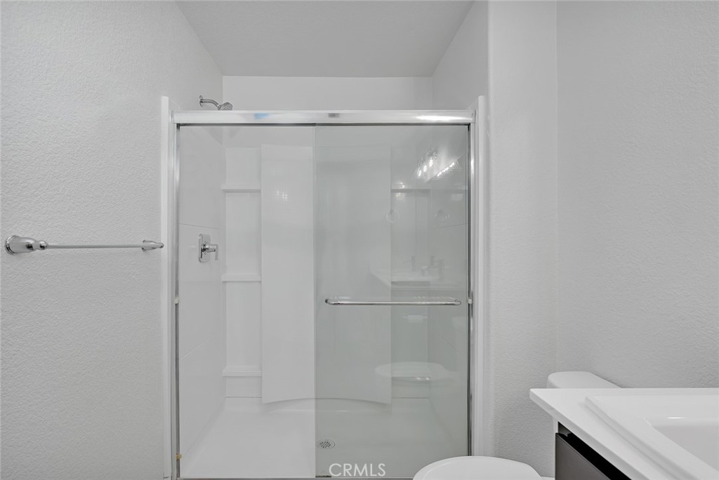 https://media.crmls.org/medias/d4c692a7-153c-4d03-8595-e28fa425c571.jpg?preset=X-Large