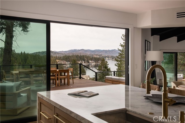 Detail Gallery Image 7 of 36 For 27376 N Bay Rd, Lake Arrowhead,  CA 92352 - 4 Beds | 3/1 Baths