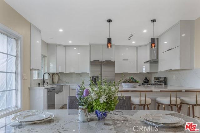 Detail Gallery Image 2 of 8 For 3500 Tuller, Los Angeles,  CA 90034 - 3 Beds | 2 Baths