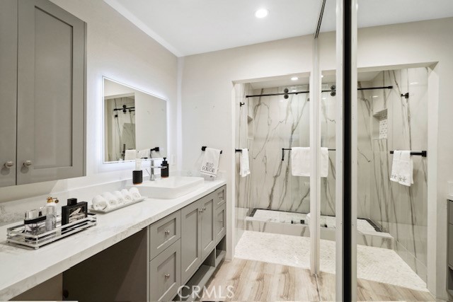 Detail Gallery Image 4 of 18 For 21400 Burbank Bld #115,  Woodland Hills,  CA 91367 - 1 Beds | 1 Baths