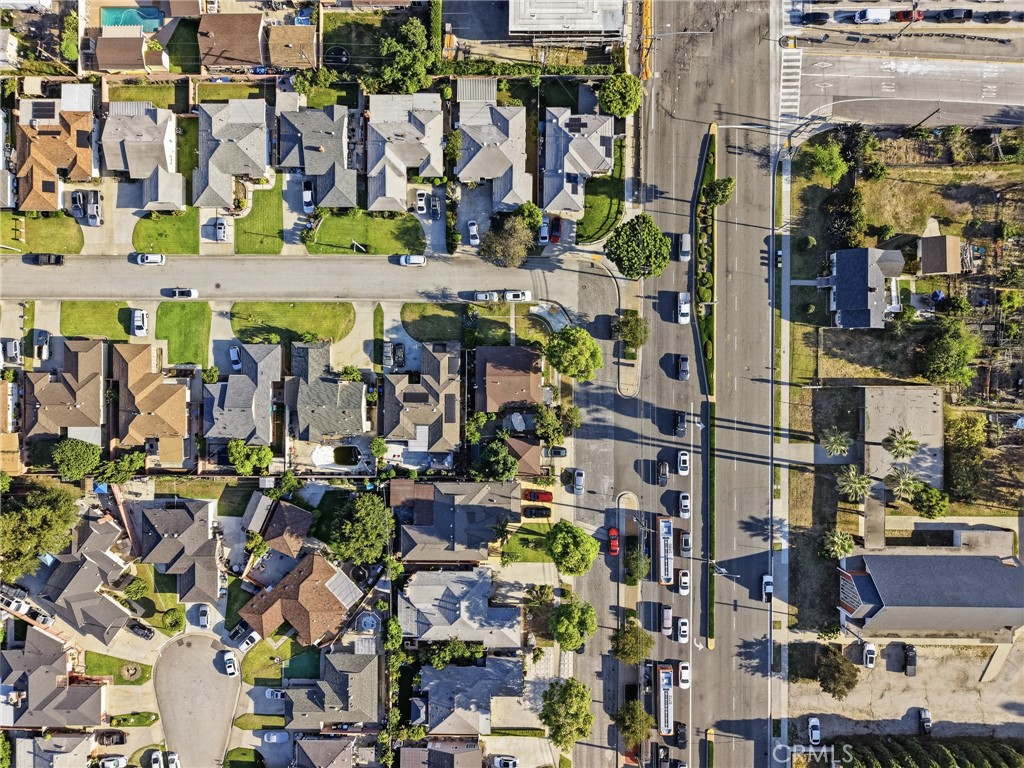 https://media.crmls.org/medias/d4c7aed1-10b2-4885-ae42-578c8da3f6d8.jpg?preset=X-Large