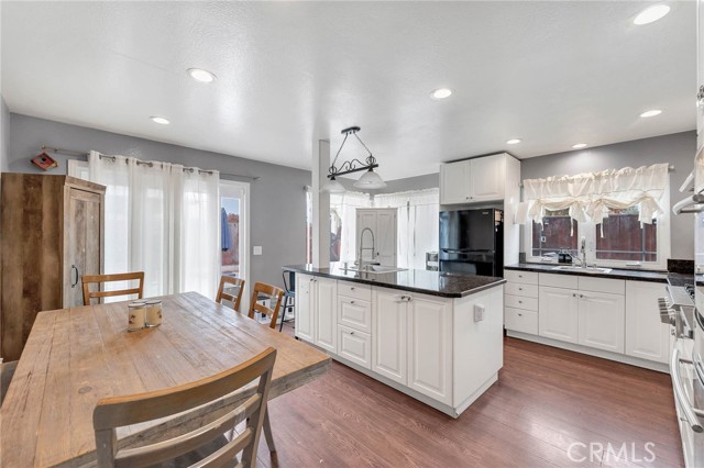 Detail Gallery Image 14 of 45 For 2423 Waxwing Ave, Ventura,  CA 93003 - 4 Beds | 2 Baths
