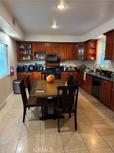 Detail Gallery Image 4 of 14 For 2057 Bush, Santa Ana,  CA 92706 - 4 Beds | 3 Baths