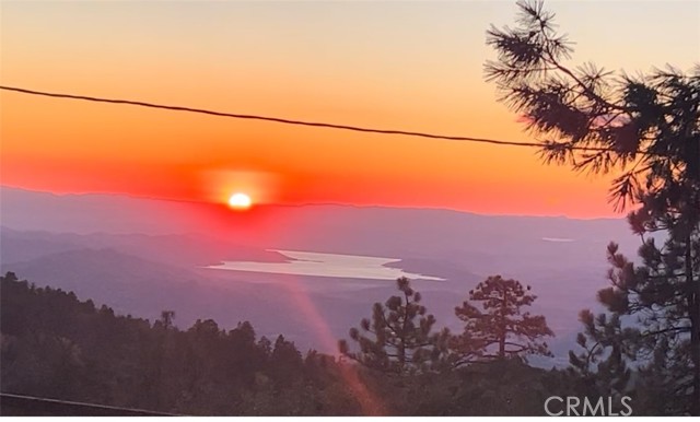 24387 Rocky Point Road, Idyllwild CA: https://media.crmls.org/medias/d4c8a9e1-2439-4353-a3dd-89e0b54bf3bd.jpg