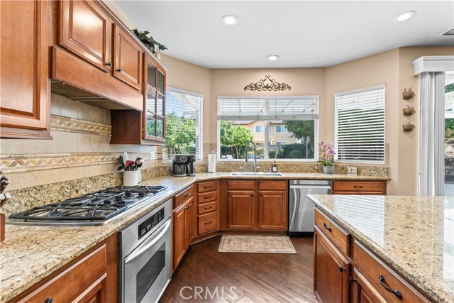 Detail Gallery Image 14 of 71 For 1357 Onyx Cir, Corona,  CA 92882 - 5 Beds | 4 Baths