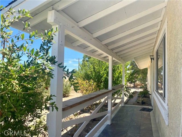 Detail Gallery Image 7 of 23 For 16840 Mackennas Gold Ave, Palmdale,  CA 93591 - 4 Beds | 2 Baths