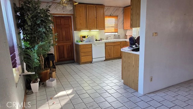 Detail Gallery Image 6 of 18 For 5833 Bonfair, Lakewood,  CA 90712 - – Beds | – Baths