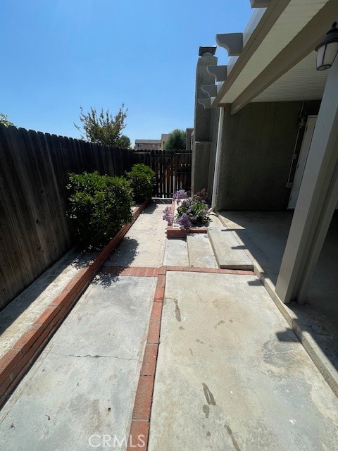 5674 Avenue Juan Bautista, Jurupa Valley CA: https://media.crmls.org/medias/d4ca7747-298a-4eb9-a687-47dbcbe97d7c.jpg