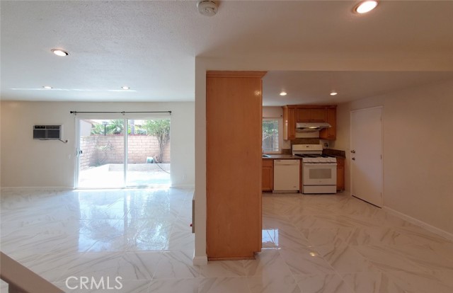 Detail Gallery Image 8 of 34 For 10532 Royal Oak, Stanton,  CA 90680 - 4 Beds | 2 Baths