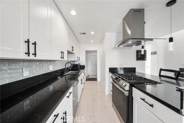 8804 Terrarama Avenue, Spring Valley CA: https://media.crmls.org/medias/d4cbab13-6ea5-4434-83d3-b526bd543f83.jpg