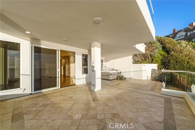 Detail Gallery Image 28 of 73 For 21 Bay, Laguna Beach,  CA 92651 - 6 Beds | 6/1 Baths