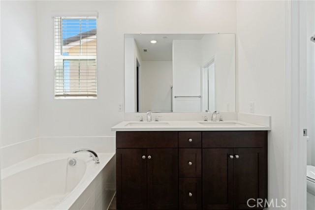 8729 Roving Place, Chino CA: https://media.crmls.org/medias/d4cd3ee8-6fd8-493a-8721-1fbb9b2bea92.jpg