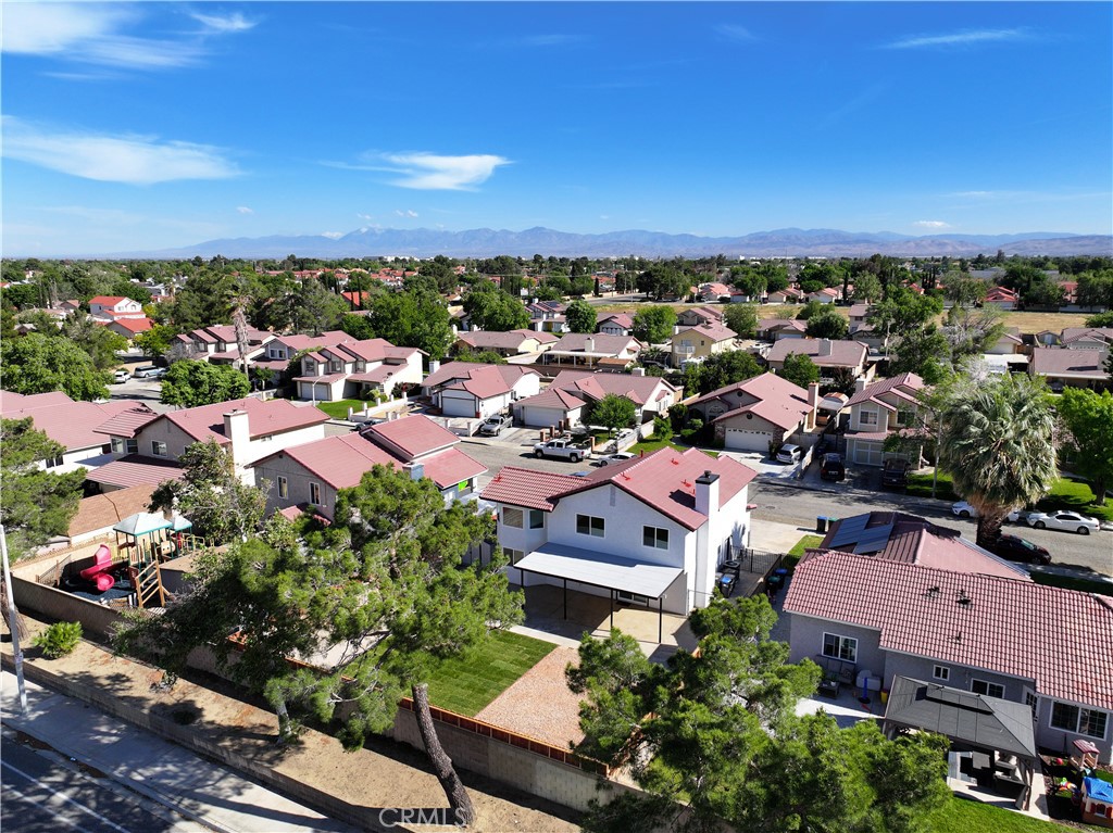 https://media.crmls.org/medias/d4cda8a3-6cdb-447e-8b6f-029d1f146da5.jpg?preset=X-Large