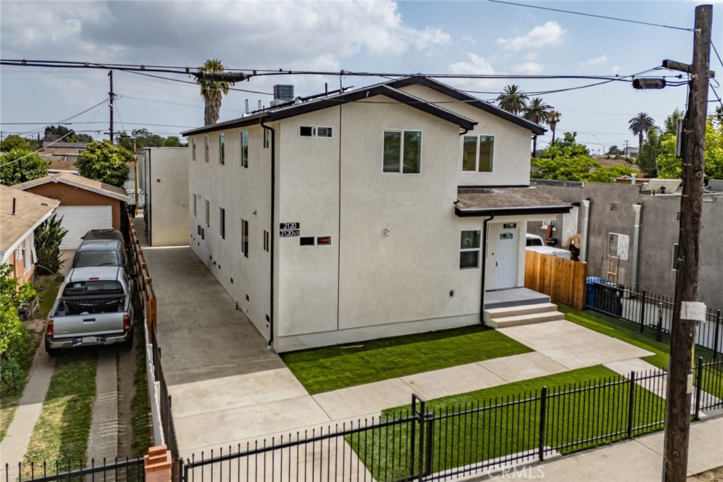 2120 E 92nd Street — architectural residence