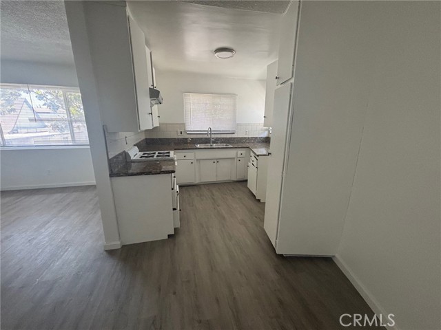 144 W Hillsdale Street, Inglewood CA: https://media.crmls.org/medias/d4cf1287-286f-4375-895d-a75870fdd626.jpg