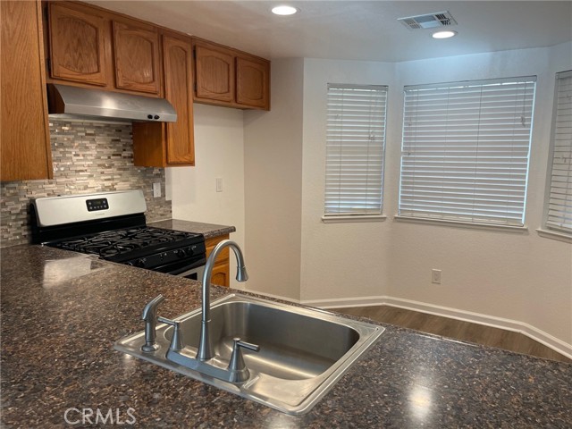 Detail Gallery Image 4 of 9 For 1005 Lilac St, Hemet,  CA 92545 - 2 Beds | 1 Baths