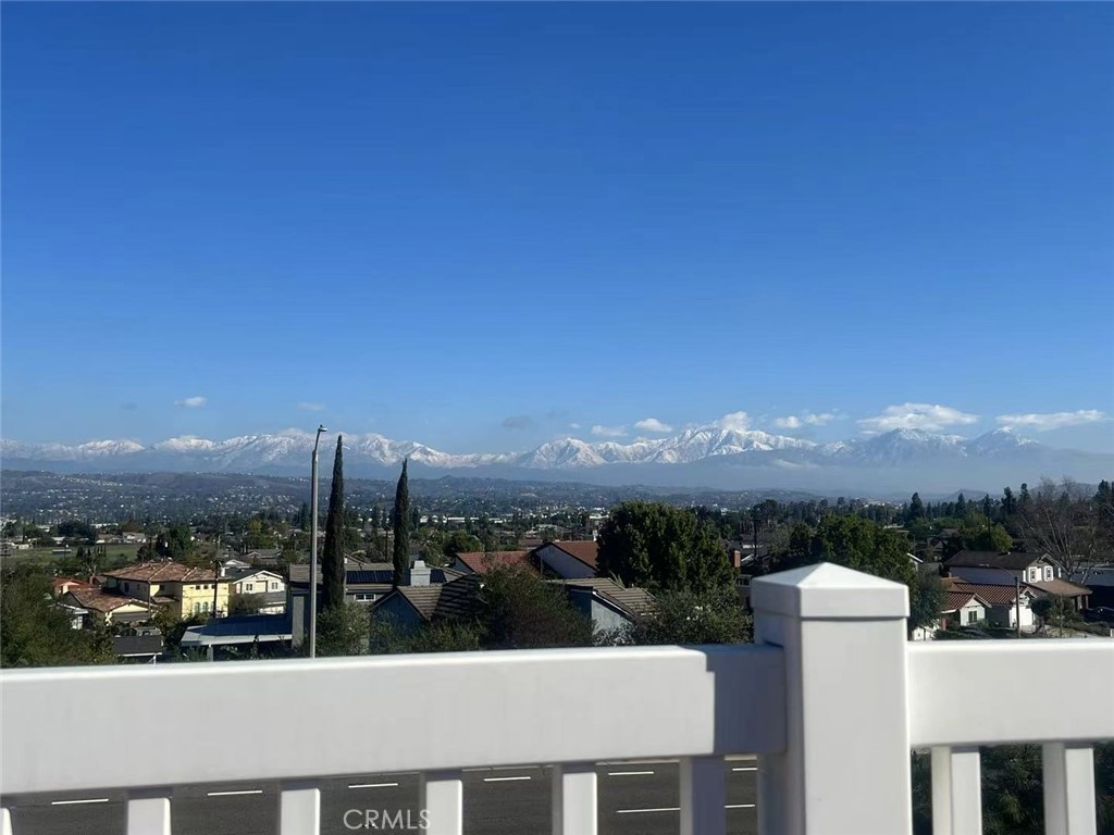 https://media.crmls.org/medias/d4d0e8f2-d26f-4175-9b77-281f8ed9fad9.jpg?preset=X-Large