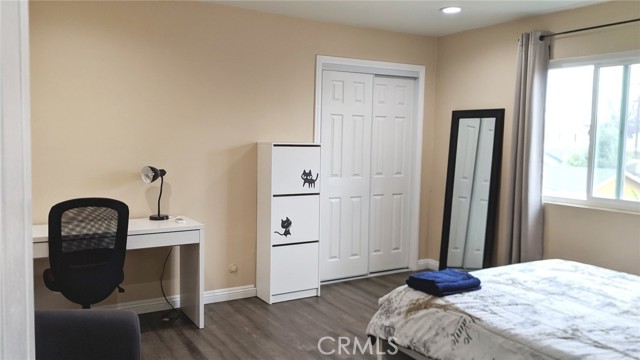 Detail Gallery Image 9 of 17 For 1299 W 37th Dr #3,  Los Angeles,  CA 90007 - 4 Beds | 2 Baths