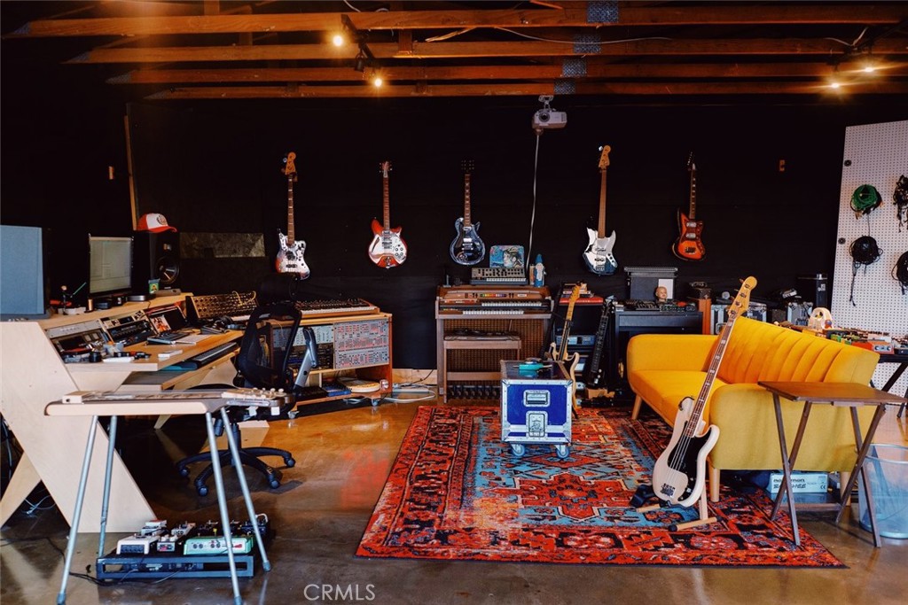 https://media.crmls.org/medias/d4d142ba-7266-4a71-9b32-bb1e602bdfd6.jpg?preset=X-Large