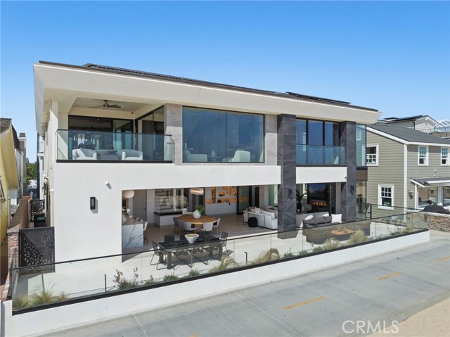 706 W Oceanfront, Newport Beach CA: https://media.crmls.org/medias/d4d29a0b-4b4d-460b-bb0d-209ef12c7f28.jpg