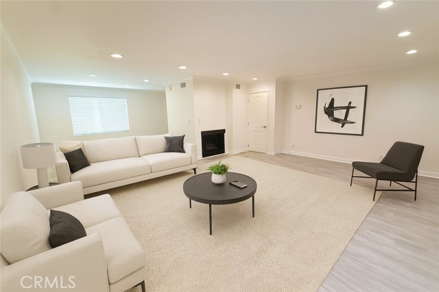 Detail Gallery Image 3 of 24 For 9689 via Torino, Burbank,  CA 91504 - 3 Beds | 2/1 Baths