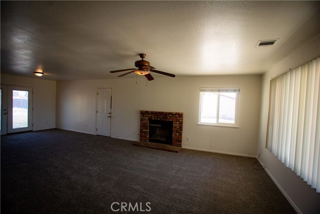 Detail Gallery Image 2 of 11 For 21090 Lone Eagle, Apple Valley,  CA 92308 - 3 Beds | 2 Baths