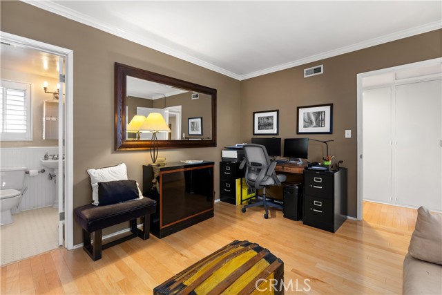 950 S Orange Grove Boulevard, Pasadena CA: https://media.crmls.org/medias/d4d3bce3-76cc-4dc4-9bfc-ba31afc72f24.jpg