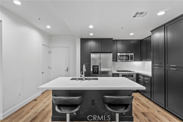 Detail Gallery Image 3 of 34 For 21301 Erwin #206,  Woodland Hills,  CA 91367 - 2 Beds | 2 Baths