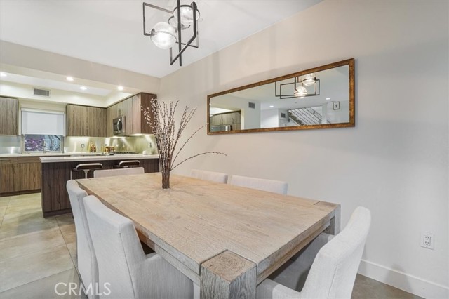 Detail Gallery Image 10 of 25 For 11023 Fruitland Dr #104,  Studio City,  CA 91604 - 3 Beds | 4 Baths