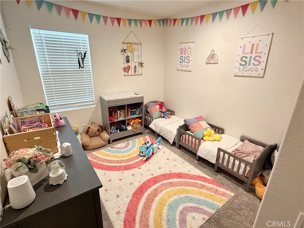https://media.crmls.org/medias/d4d55959-541b-43a7-b4f7-2ee9c552f291.jpg?preset=X-Large