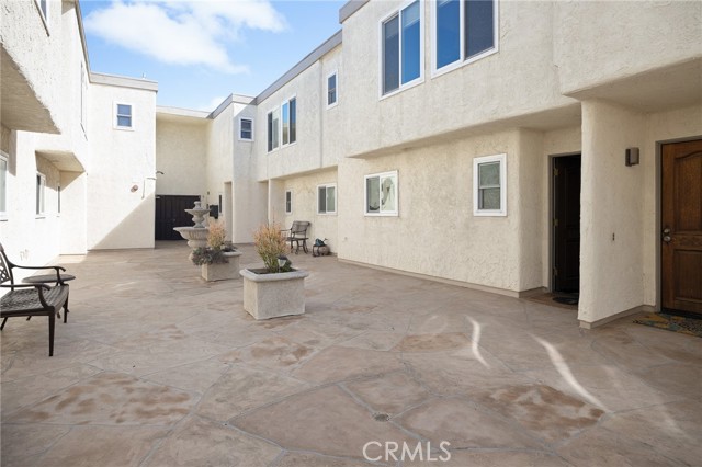 323 Broadway, Redondo Beach, California 90277, 2 Bedrooms Bedrooms, ,2 BathroomsBathrooms,Residential,Sold,Broadway,SB22007207