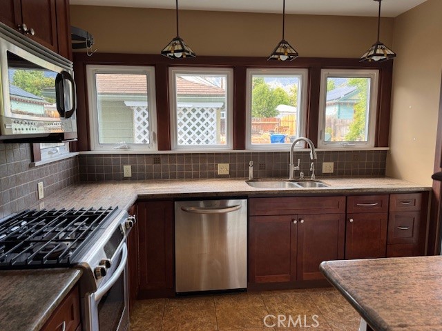 425 W Lime Avenue, Monrovia CA: https://media.crmls.org/medias/d4d6f045-035a-46b2-877a-7425c20fef7a.jpg