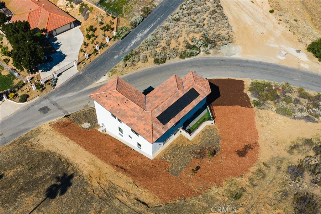 https://media.crmls.org/medias/d4d726f0-5d0f-418a-93e6-110b34479333.jpg?preset=X-Large