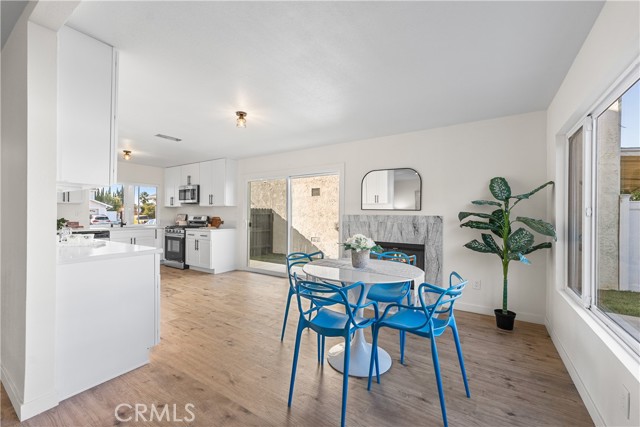 Detail Gallery Image 13 of 54 For 22015 Romar St, Chatsworth,  CA 91311 - 4 Beds | 3 Baths