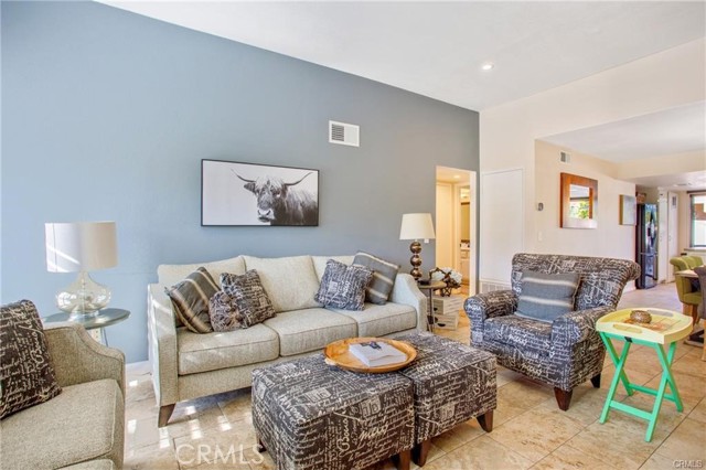 Detail Gallery Image 5 of 22 For 5784 Los Coyotes, Palm Springs,  CA 92264 - 2 Beds | 2 Baths