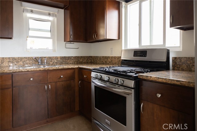 Detail Gallery Image 6 of 13 For 2727 1/2 Griffith Park Bld, Los Angeles,  CA 90027 - 1 Beds | 1 Baths