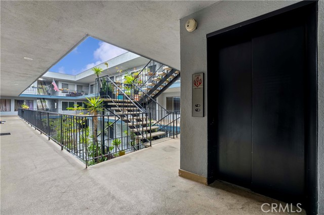 Detail Gallery Image 6 of 24 For 120 Alamitos Ave #17,  Long Beach,  CA 90802 - 1 Beds | 1 Baths
