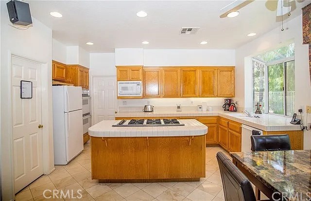 Detail Gallery Image 12 of 32 For 823 S Parkglen Pl, Anaheim Hills,  CA 92808 - 4 Beds | 3/1 Baths