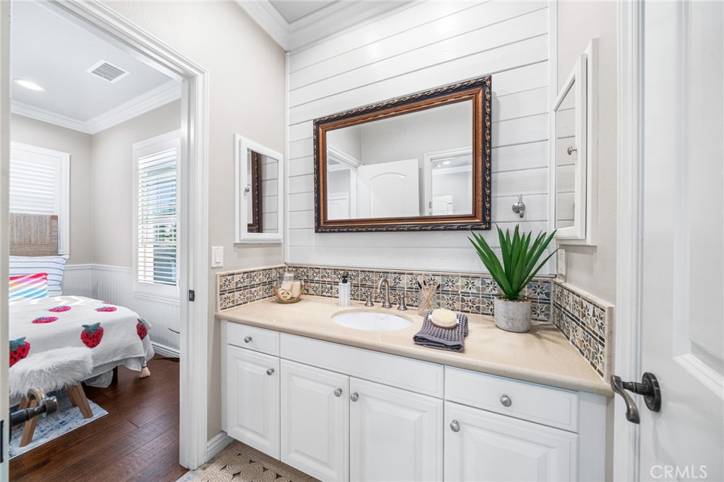 MLS #OC25250779 image #32