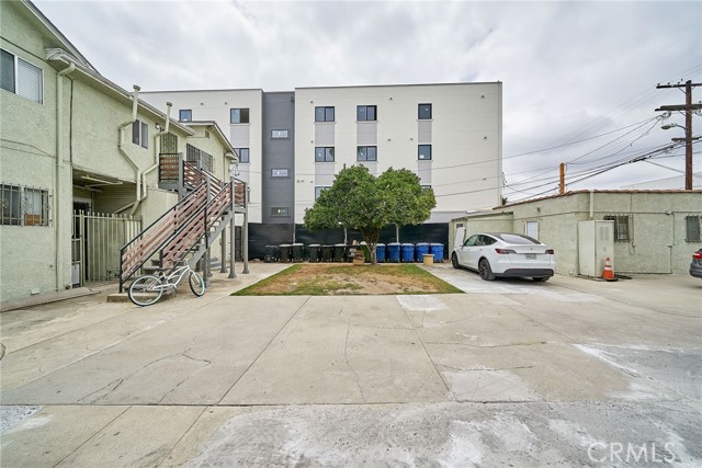 1329 W 37th Drive, Los Angeles CA: https://media.crmls.org/medias/d4dbe8bc-379c-4f1e-bf35-d994baf52b10.jpg