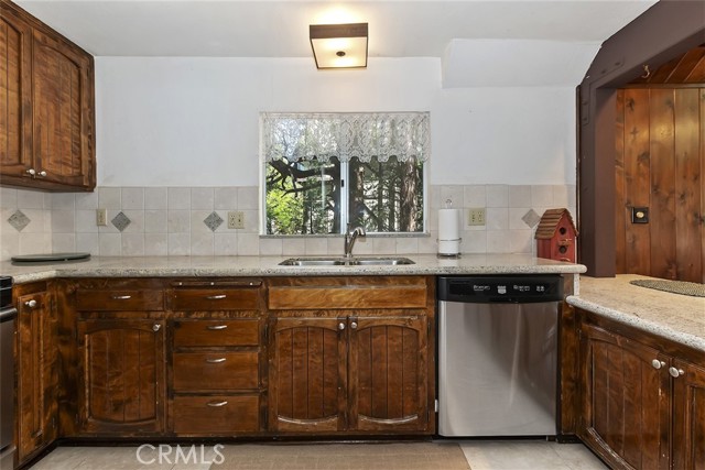 Detail Gallery Image 15 of 40 For 781 Nadelhorn Dr, Lake Arrowhead,  CA 92352 - 4 Beds | 2 Baths