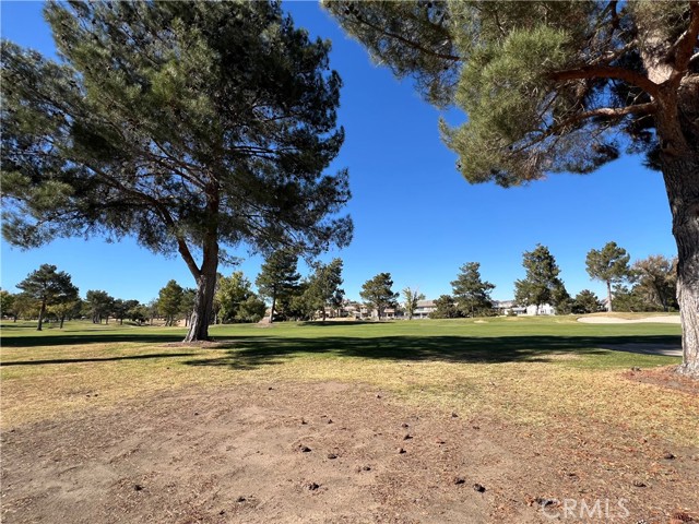 Detail Gallery Image 8 of 9 For 12970 Cedarbrook Ln, Victorville,  CA 92395 - 3 Beds | 2/1 Baths