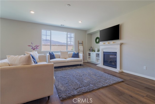 Detail Gallery Image 7 of 47 For 16034 Ulysses Ln, Fontana,  CA 92336 - 6 Beds | 4/1 Baths