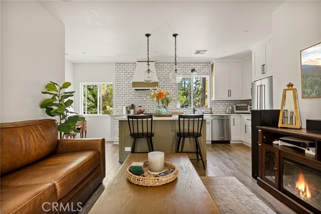 243 Manzanita Drive, Lake Arrowhead CA: https://media.crmls.org/medias/d4def87e-018f-436c-8006-a5599ab6510a.jpg