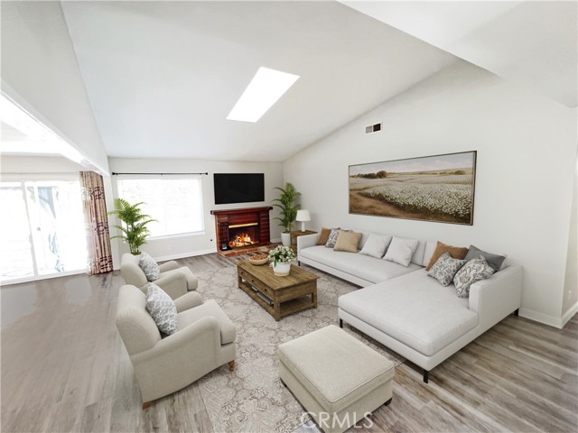 Detail Gallery Image 6 of 19 For 2369 Mesa Verde, Fullerton,  CA 92833 - 3 Beds | 2 Baths