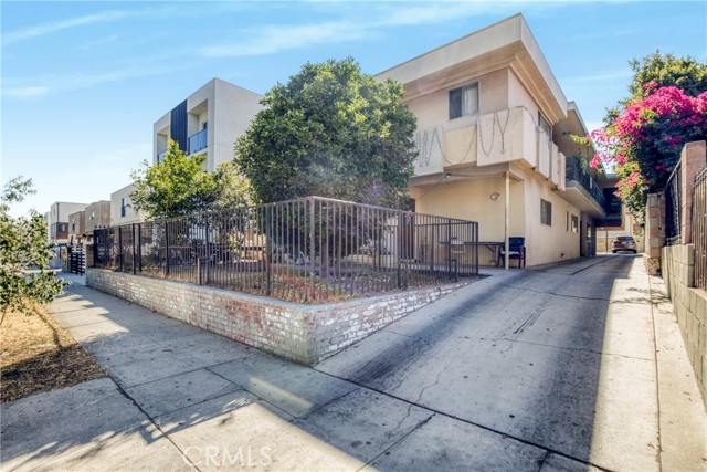 6651 Beck Avenue, North Hollywood CA: https://media.crmls.org/medias/d4e00db5-03cf-438a-a594-f9f1b45c7332.jpg