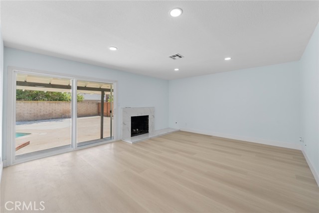 Detail Gallery Image 11 of 32 For 14032 Woodlawn Ave, Tustin,  CA 92780 - 4 Beds | 2 Baths