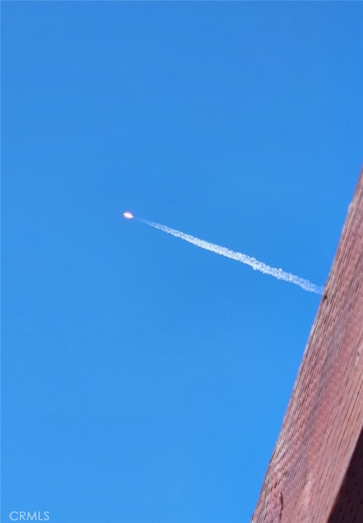 https://media.crmls.org/medias/d4e0edfe-4025-45c1-a453-c55ac351f418.jpg?preset=X-Large