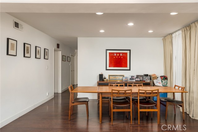 Detail Gallery Image 4 of 32 For 615 E Olive a,  Burbank,  CA 91501 - 2 Beds | 2 Baths